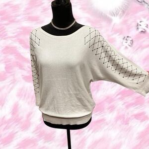 🌷89th & Madison White Top with Rhinestone